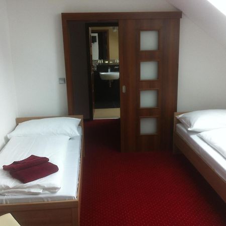 Hotel Krusnohorsky Dvur Cínovec Buitenkant foto