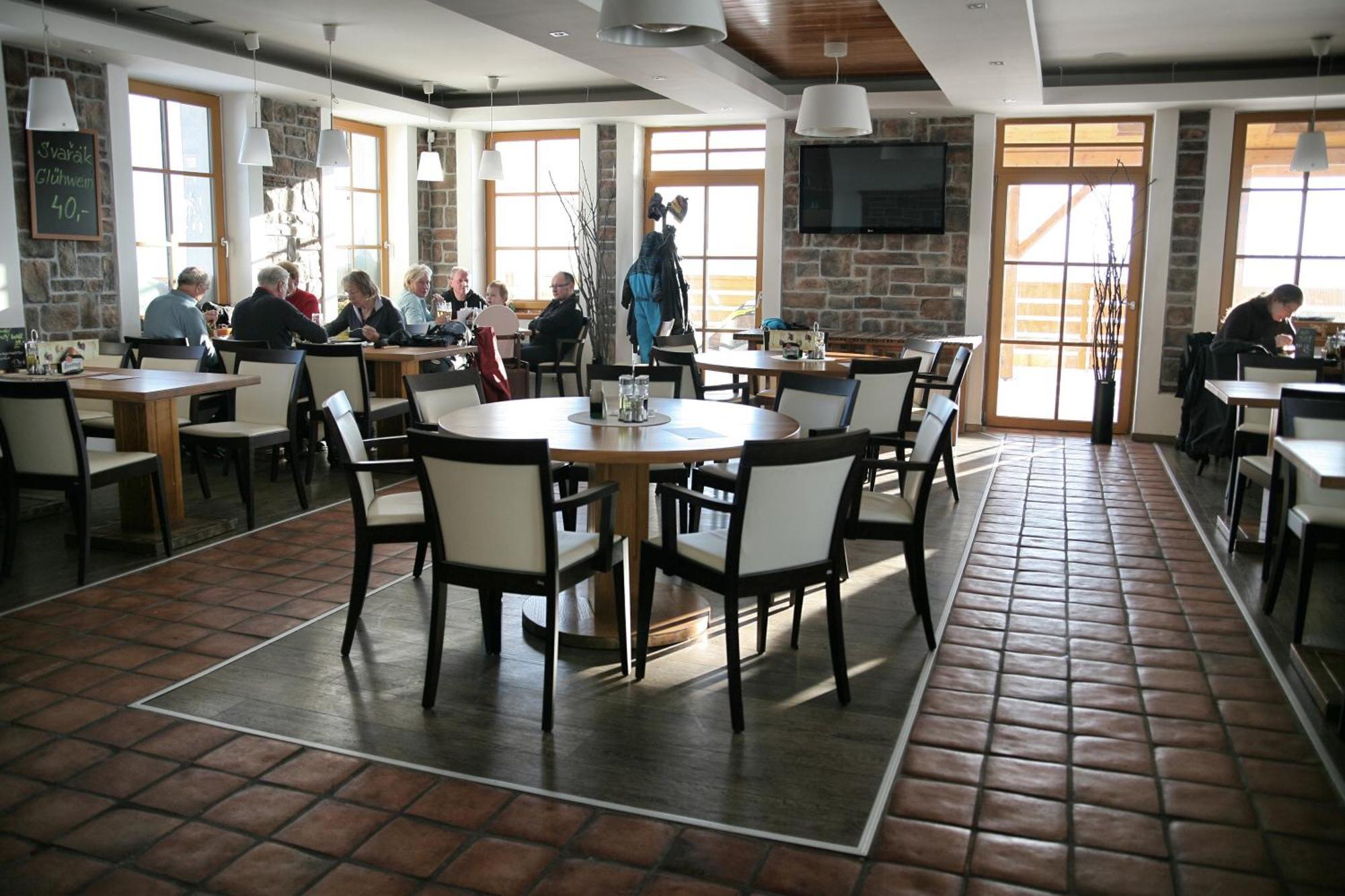 Hotel Krusnohorsky Dvur Cínovec Buitenkant foto