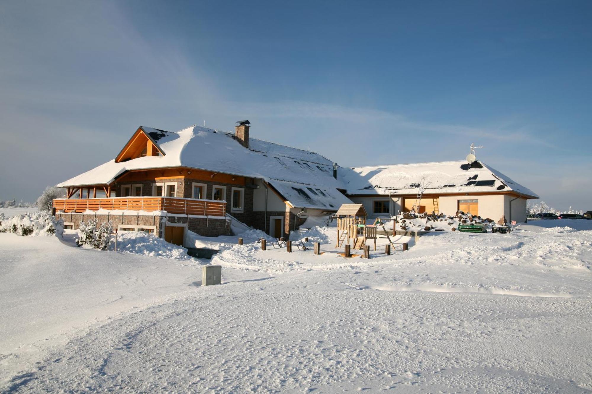 Hotel Krusnohorsky Dvur Cínovec Buitenkant foto