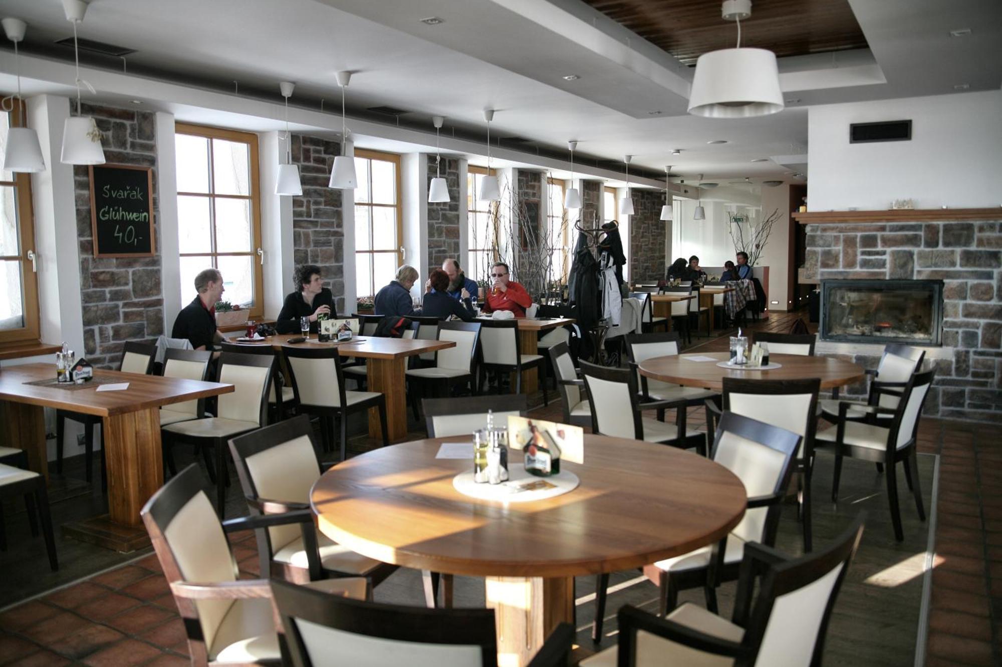 Hotel Krusnohorsky Dvur Cínovec Buitenkant foto