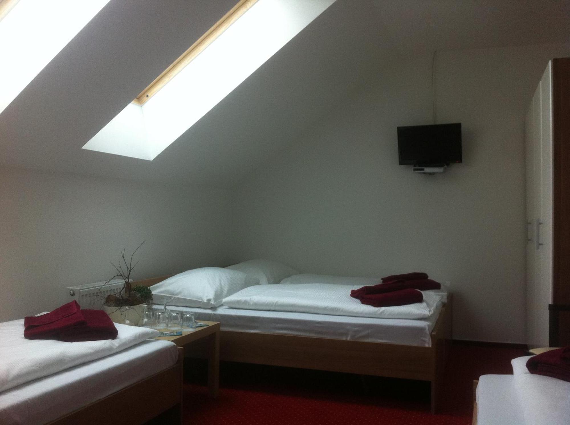 Hotel Krusnohorsky Dvur Cínovec Buitenkant foto