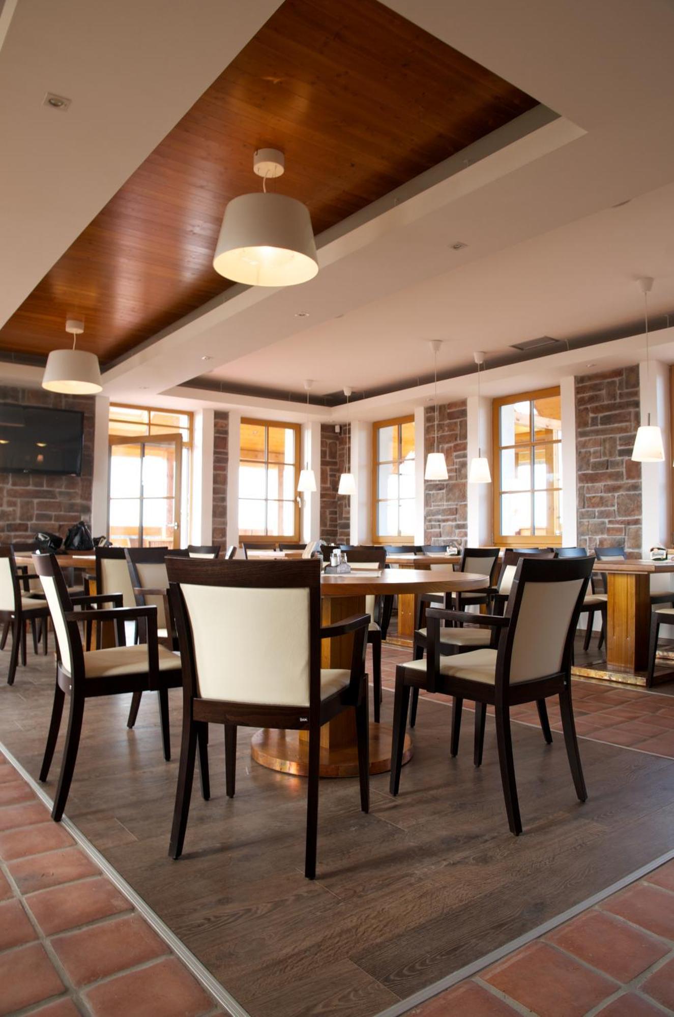 Hotel Krusnohorsky Dvur Cínovec Buitenkant foto
