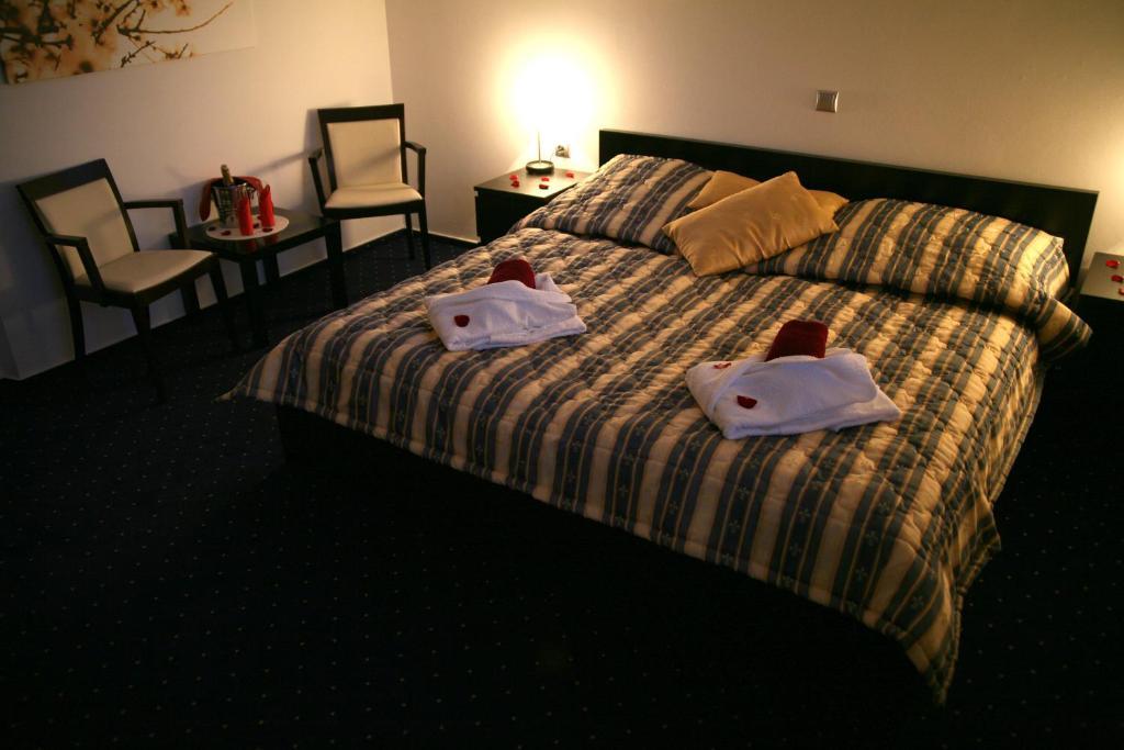 Hotel Krusnohorsky Dvur Cínovec Buitenkant foto