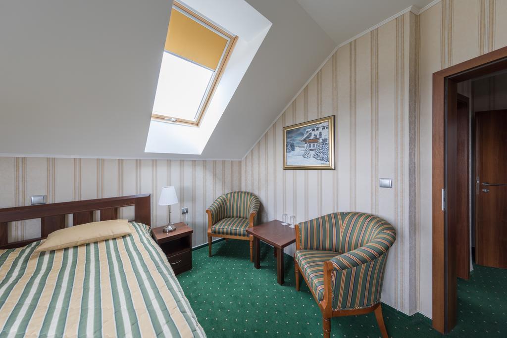 Hotel Krusnohorsky Dvur Cínovec Buitenkant foto