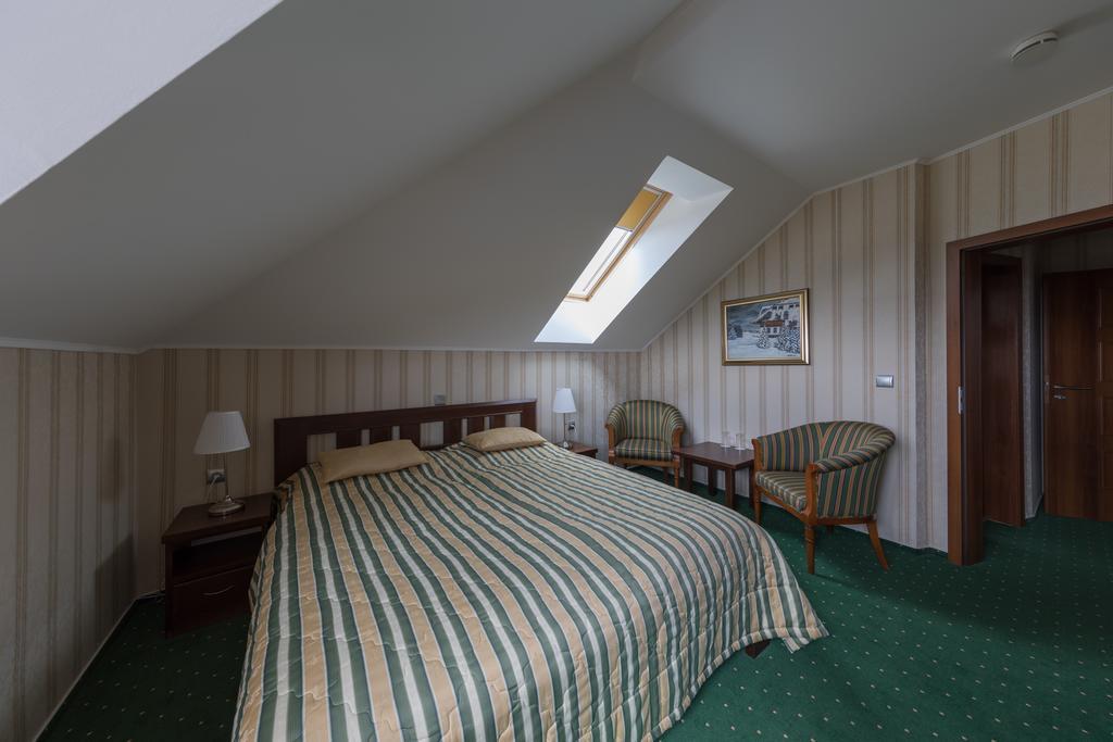 Hotel Krusnohorsky Dvur Cínovec Buitenkant foto