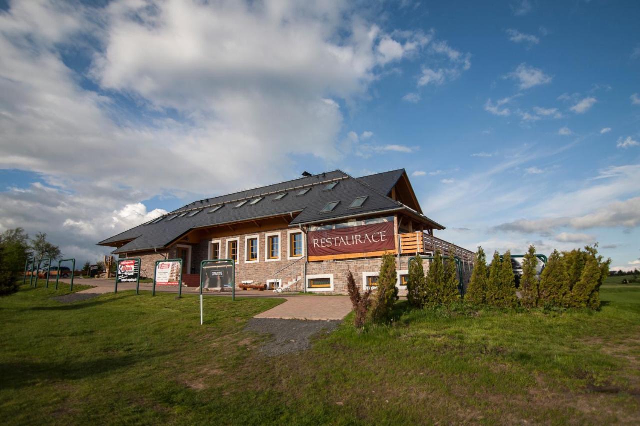 Hotel Krusnohorsky Dvur Cínovec Buitenkant foto